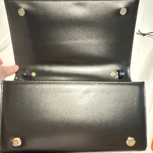 💰⬇️ VALENTINO BY MARIO VALENTINO
Large Lena Lavoro Leather Shoulder Bag - Picture 10 of 13